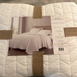 Full/Queen New with Tags 3 piece quilt set